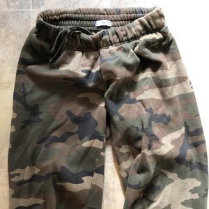 TNA camo boyfriend sweatpant XXS